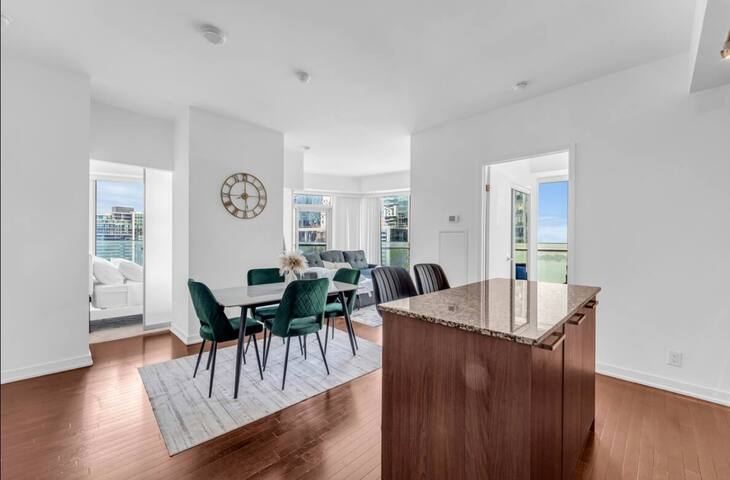 60th Floor-Stunning Lake View (5 Beds +Parking) gallery image 5