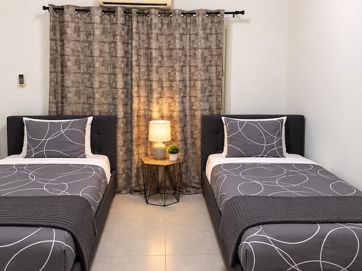 Seconde chambre avec deux lits simples