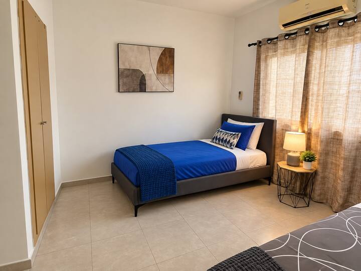 Seconde chambre de l'appartement Akanda