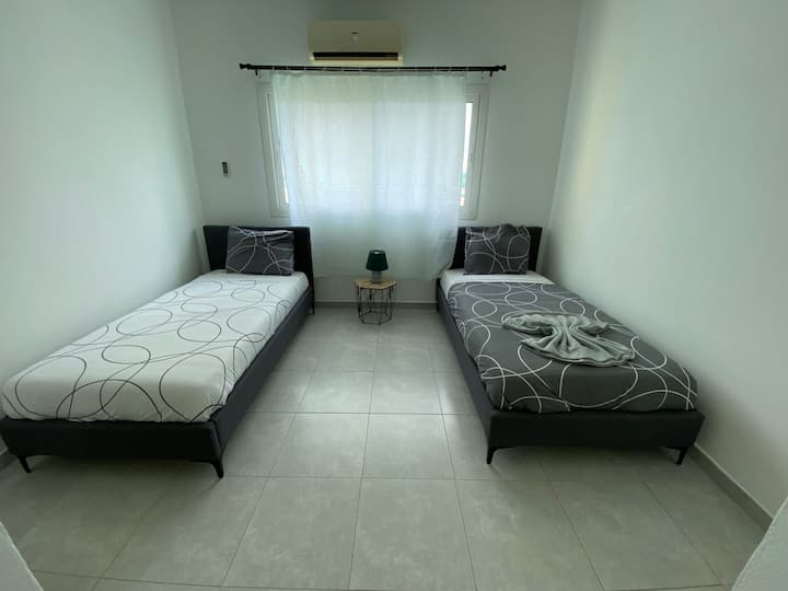 2nd bedroom with 2 single beds