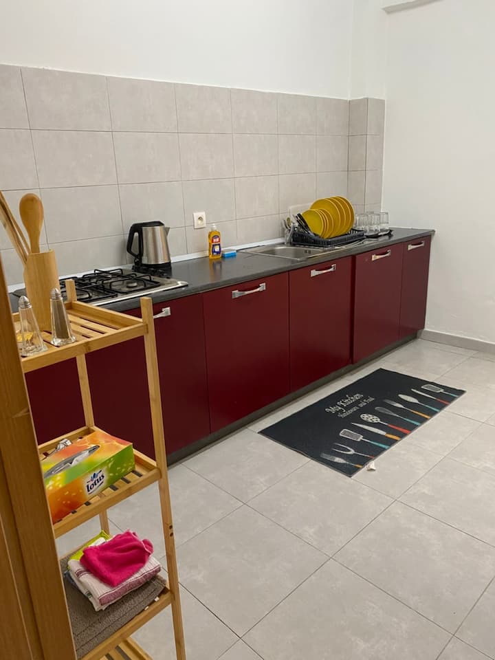 Cuisine entièrement équipée de l'appartement Akanda