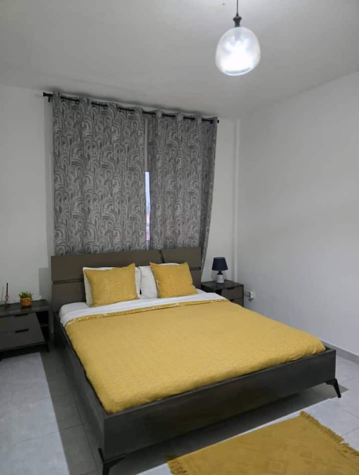 Chambre principale et ses rideaux occultants