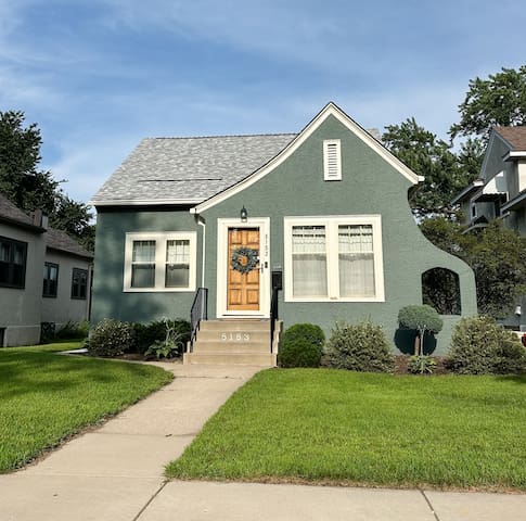 Cozy bungalow in friendly neighborhood with bikes!