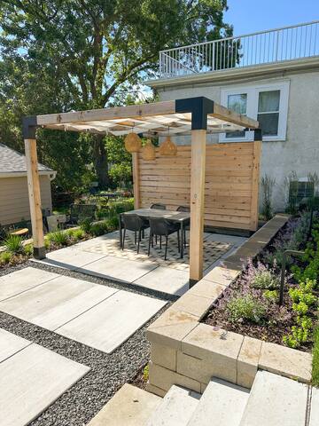 Cozy bungalow in friendly neighborhood with bikes! gallery image 3