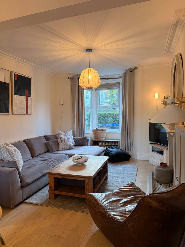 4 Bed Family Home In Wiltshire - Melksham