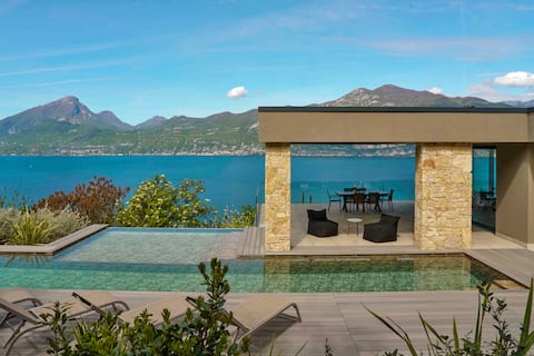 Private Lake Garda Retreat · Infinity Pool & Sauna