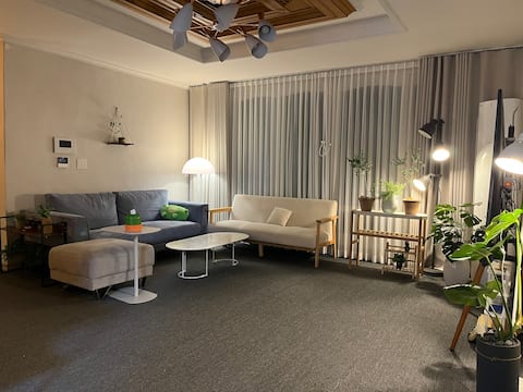 [Midori House] Spacious and Comfortable Space | Planter | PS4 | Wi-Fi | Netflix | For Groups