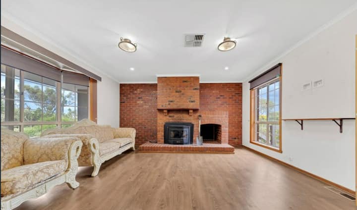 Family Getaway, 10 Minutes From 2 Hiking Spots - Bacchus Marsh
