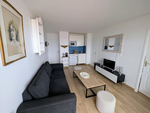 Top performing Airbnb: "L'Evasion Bleue" apartment in Courseulles Sur Mer