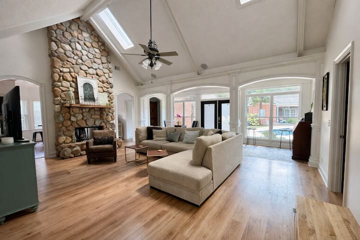4br | 3bth | 7 Bed | Pool + Ping Pong + Pool Table - Georgia