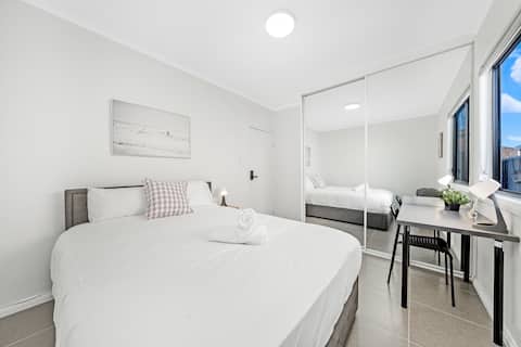 Lovely Double Room / Modernly Renovated / With Backyard + 3 Bathrooms