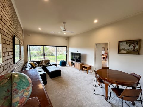 Top performing Airbnb: Blue Wren Escape in Mansfield