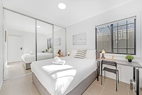 Lovely Double Room / Modernly Renovated / With Backyard + 3 Bathrooms