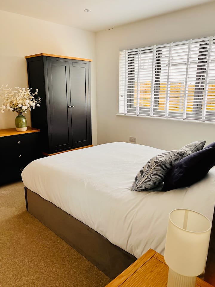 This bedroom has a wonderfully comfy King sized bed with an en-suite bathroom including a luxurious walk in shower.  Room has plenty of space to unpack your belongings and settle into your stay