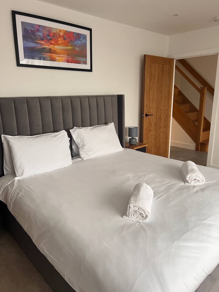The master bedroom offers a super king sized bed, we receive repeated feedback on how comfy all the beds are at the property. Room also benefits from an en-suite bathroom complete with walk in luxury shower perfect to unwind in after a busy day