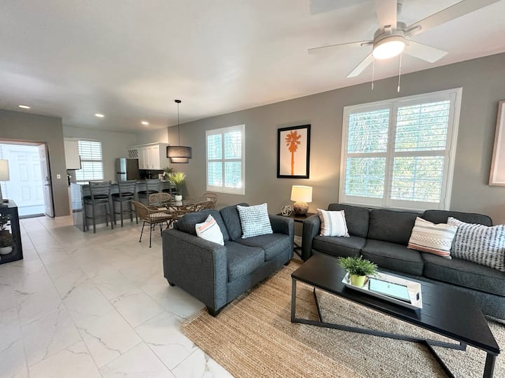 Updated 2 Bedroom/2 Bath Olde Marco Retreat - Marco Island, FL