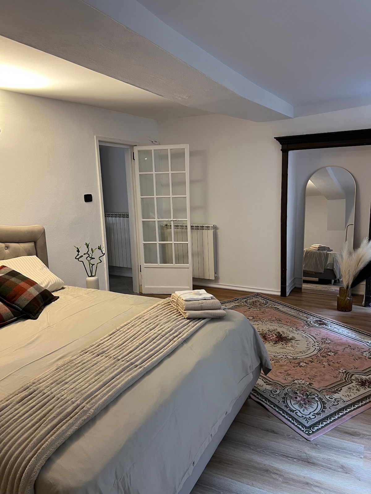 ห้องพักกว้างขวางพร้อมเตียงคู่ในย่านที่มีประวัติศาสตร์ที่สุดแห่งหนึ่งของเจนัว อพาร์ทเมนท์ใหม่ได้รับการปรับปรุงใหม่ 

ห้องพักกว้างขวางในย่านที่มีประวัติศาสตร์ที่สุดแห่งหนึ่งของเจนัว อพาร์ทเมนท์ใหม่ ปรับปรุงใหม่ทั้งหมด