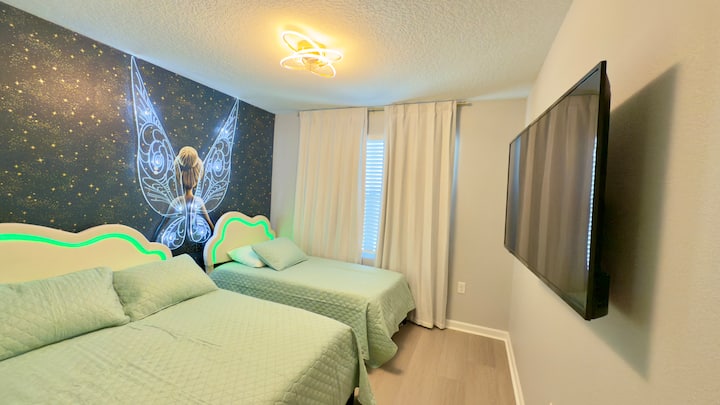 חדר שינה למעלה Pixie Dust עם מיטות מלאות וזוגיות