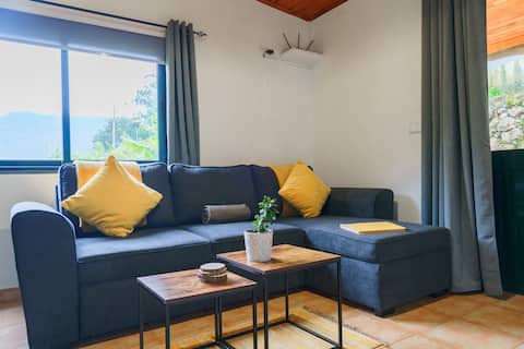 Top Airbnb: Mountain Stay with Stunning Sea Views em São Vicente