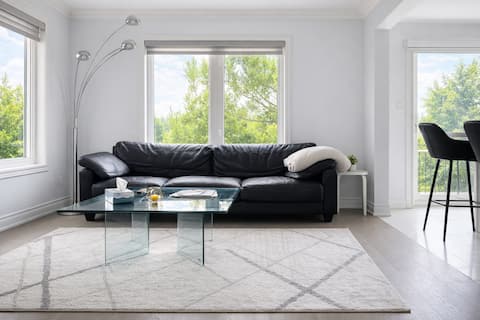Successful Airbnb property: Empire Home | Clean & Luxurious | EV Charging in Markham