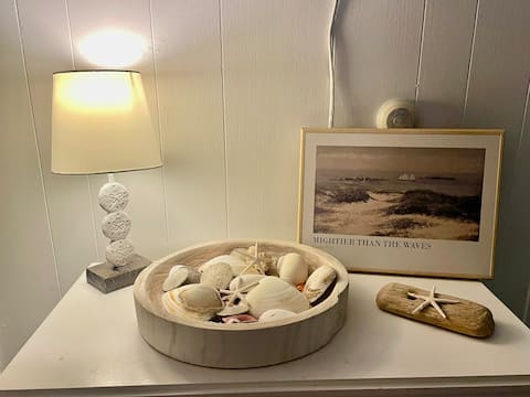 Top performing Airbnb: 2 BR condo #101, sleeps 6. Steps to the beach! in Kennebunkport / Southern Maine Coast