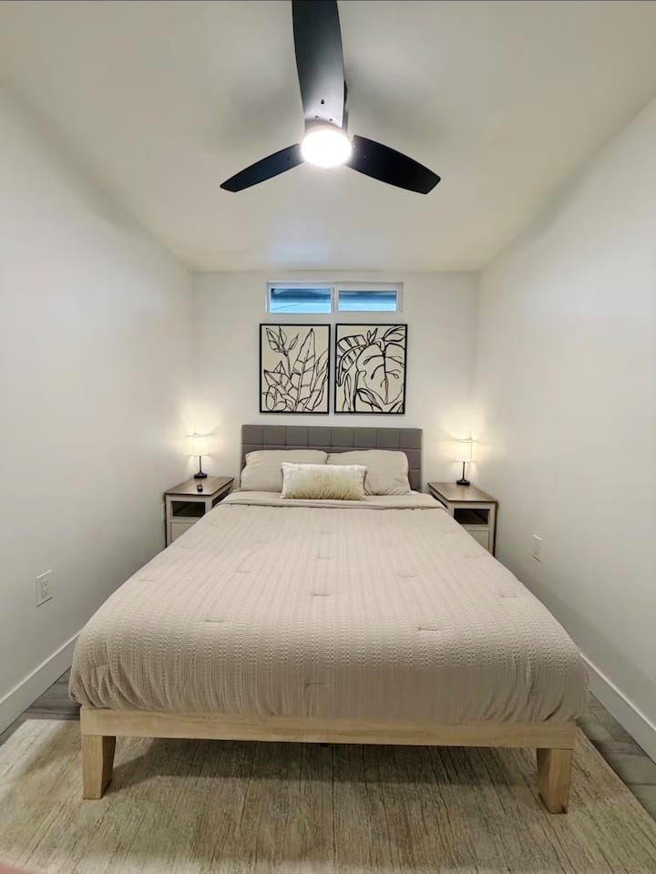 Cozy Modern Casita Near Downtown + Parking - Phoenix, AZ