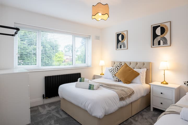The Wilmslow House | Secure Parking Near Airport - Macclesfield