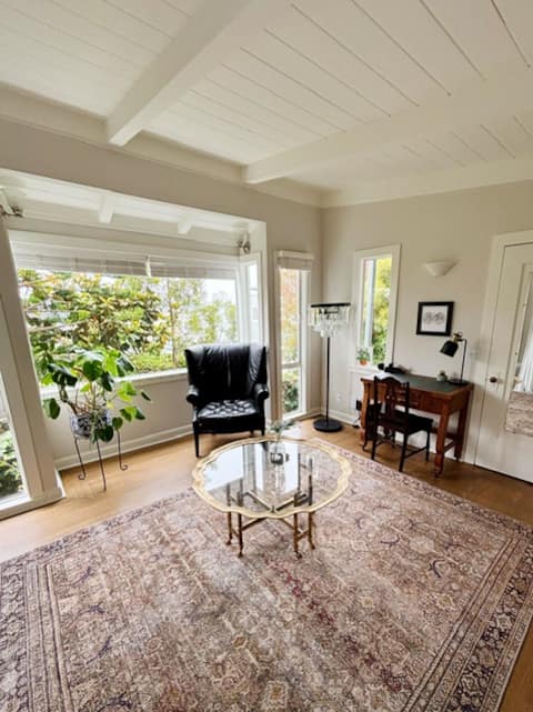 Popular Airbnb listing: The Green Street Cottage in Russian Hill