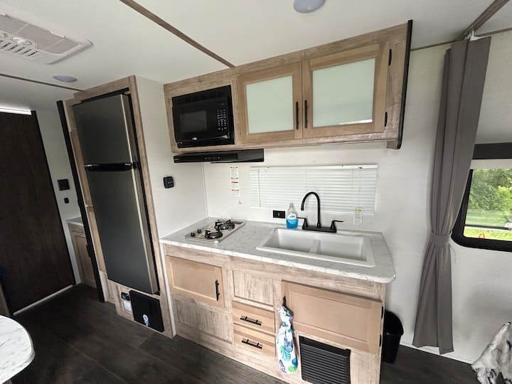 Modern 25 Ft Bunk House Travel Trailer - North Bay