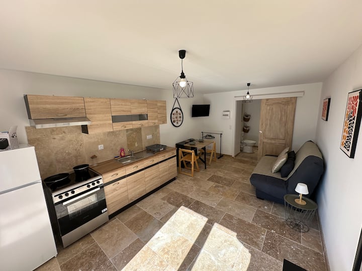 Studio Avec Extérieur  à 2km Du Centre Ville - Saint-Rémy-de-Provence