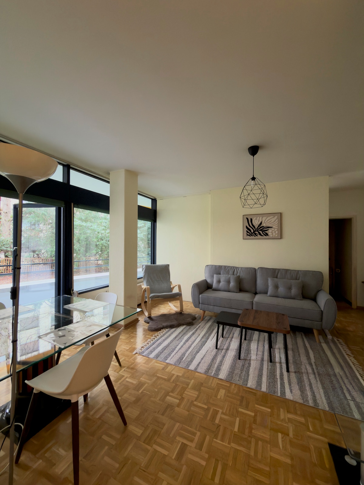 Popular Airbnb listing: Cozy and well located apartment. in Champel