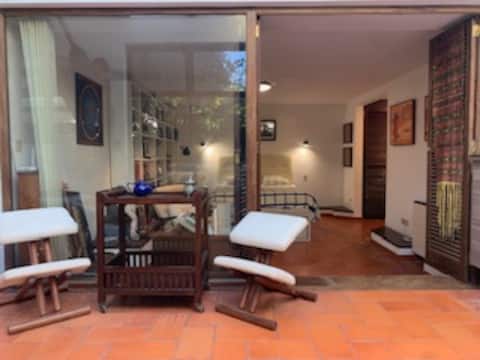Top performing Airbnb: Retreat in Colares, Sintra, with garden in Colares