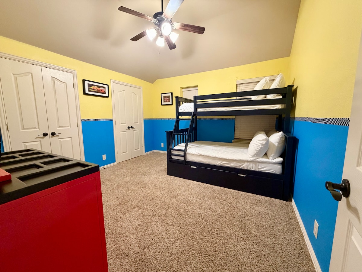 Bunk Room (Twin over Full and a pull out trundle): Bright colors and fun decor await the perfect sleeping adventure for your crew! Twin size trundle has been added to this room just recently.