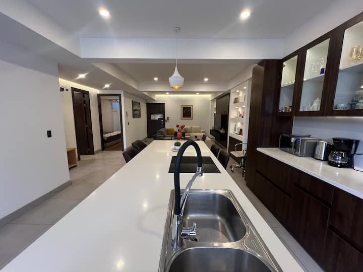 Apartamento 1a, Incluye Garaje Privado. - Cuenca, Ecuador