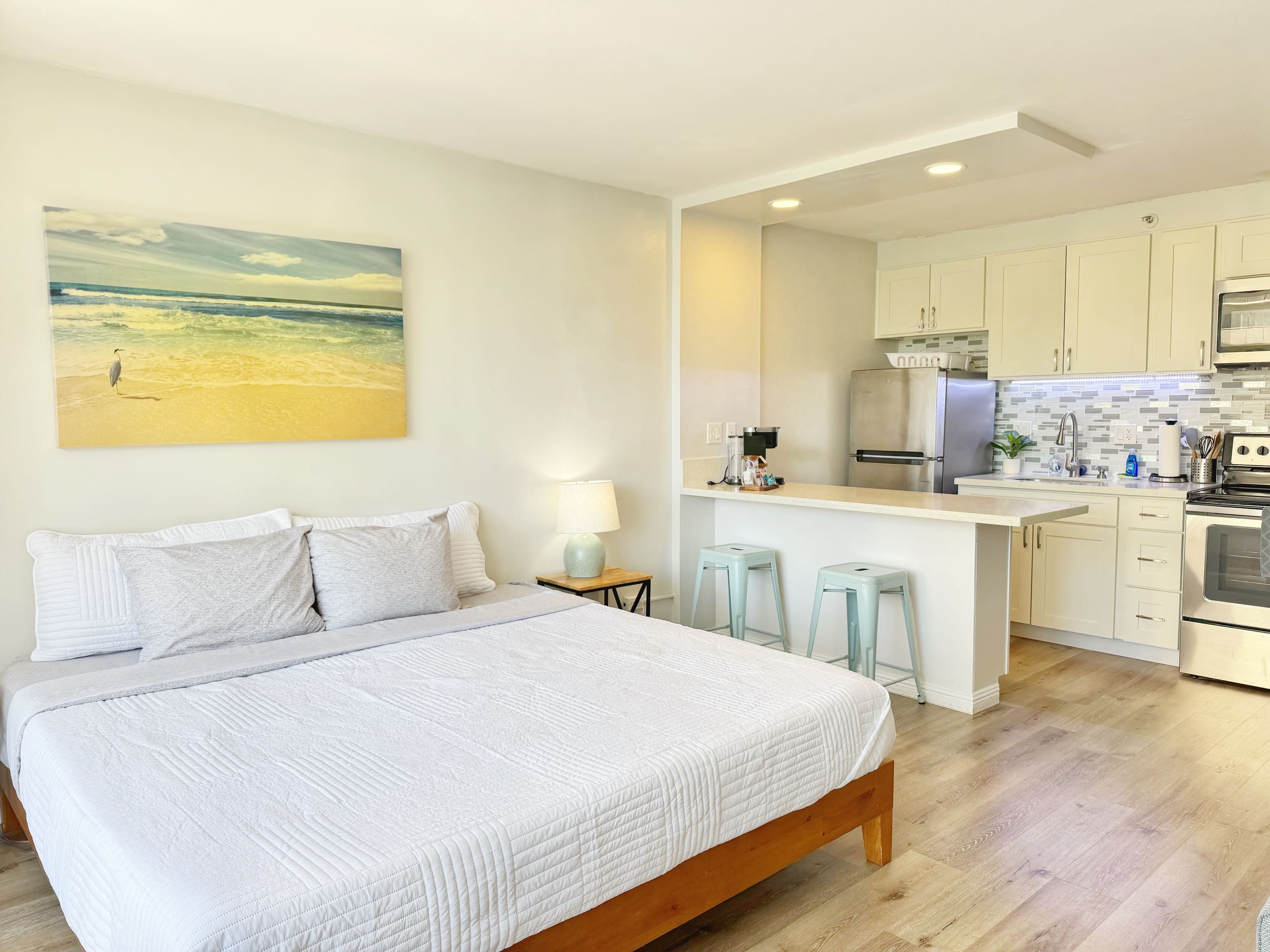 Condo in Honolulu · ★4.9 · Studio · 2 beds · 1 private bath - Image 1