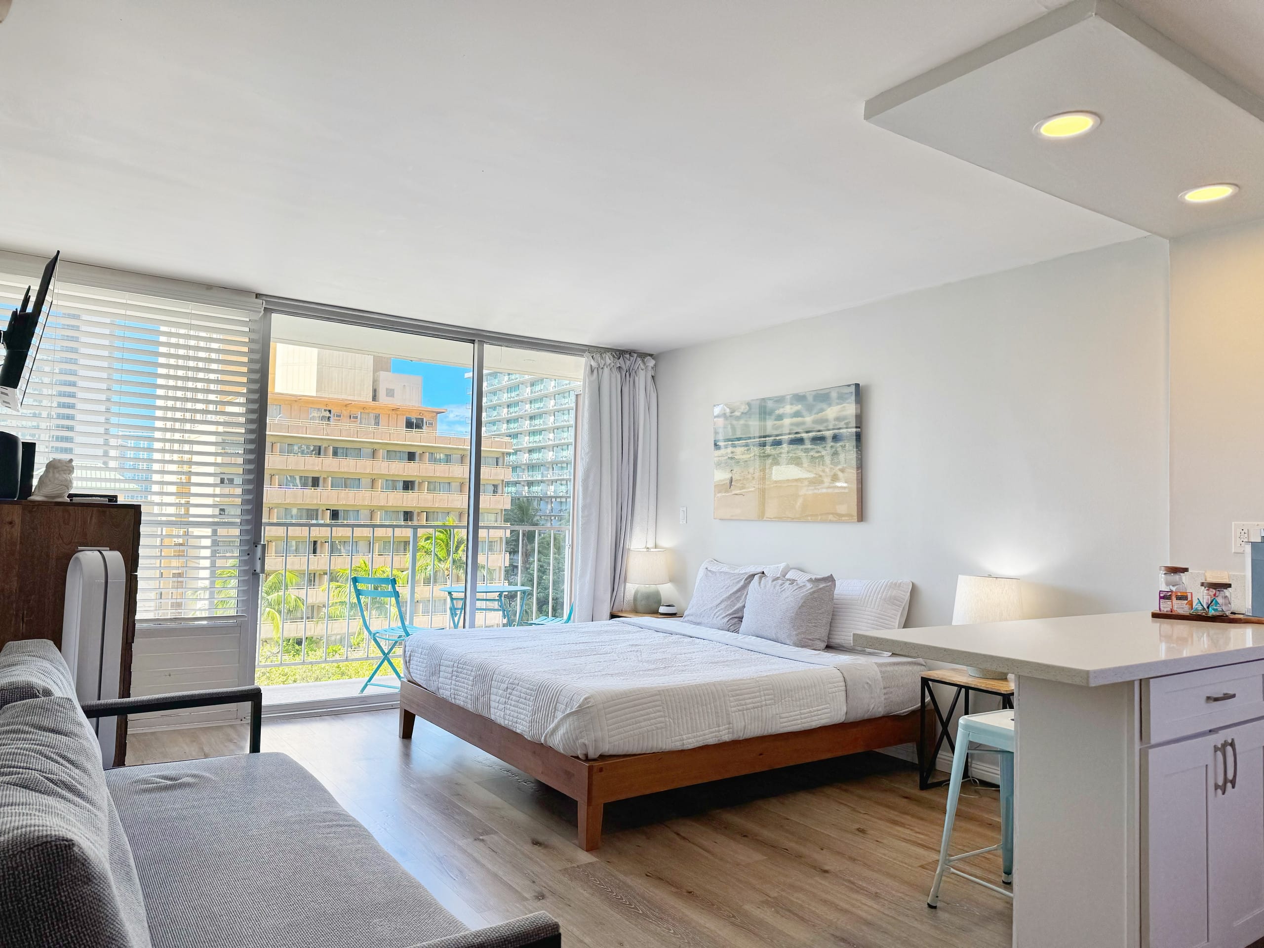 Condo in Honolulu · ★4.9 · Studio · 2 beds · 1 private bath - Image 4