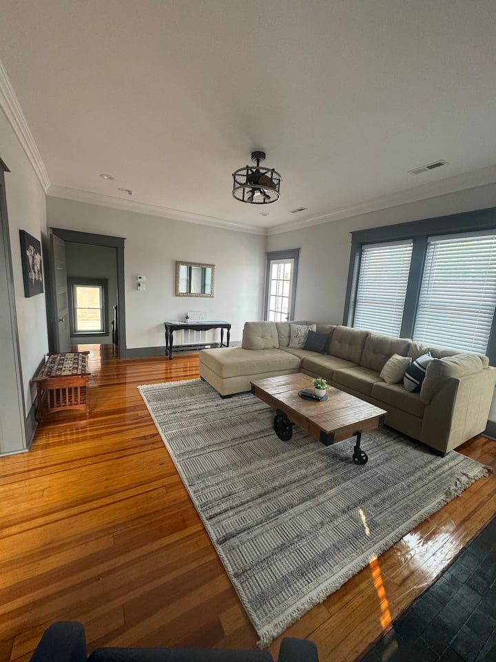 Elegant Second Story Duplex Unit - タオス, MO