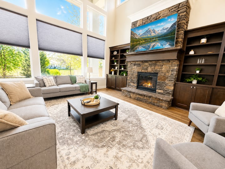 Large Group Retreat – 5 King Beds - 4 Pools! - Boise, ID