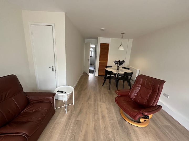 Beautiful Refurbished 2 Bedroom House In Croydon - イギリス クロイドン