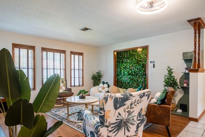 Heated Pool Oasis Near Daytona & New Smyrna - Deltona, FL