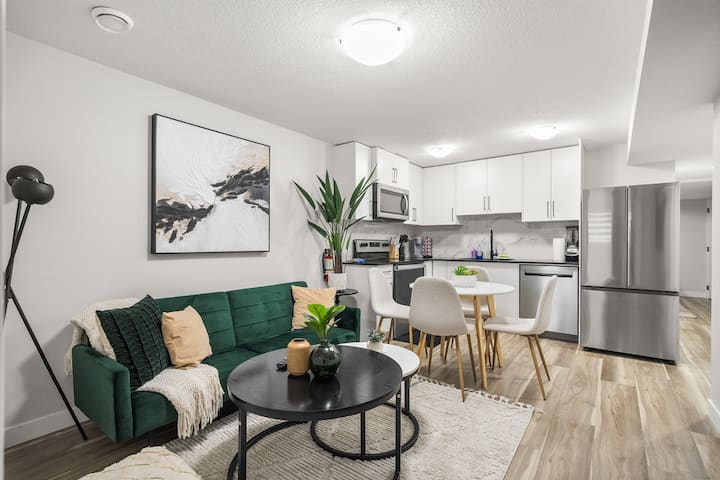 Cozy 2br, Wolf Willow Se, Close To Hwy - Calgary