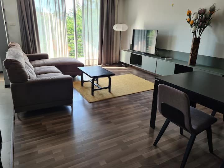 2-br (Anv) Hyper-centre, Squash, Pool, Temple View - Vientiane