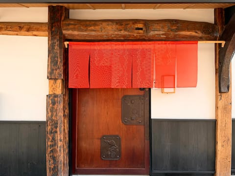 Japanese-style B&B with floor heating in all rooms! 4 minutes from JR Uguisudani Station, 230㎡, 14 p