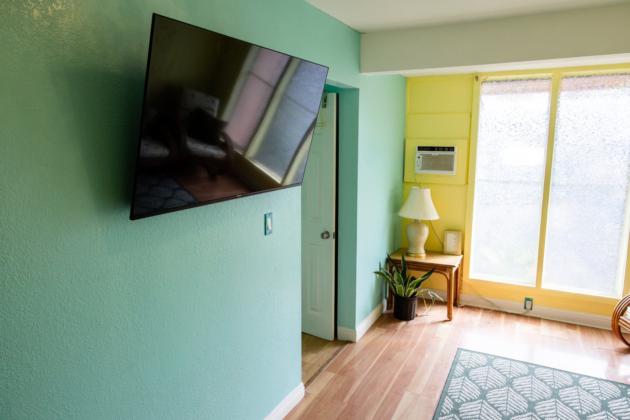 Walk to Hilo Bay~Private Suite + Fast WiFi - Main photo