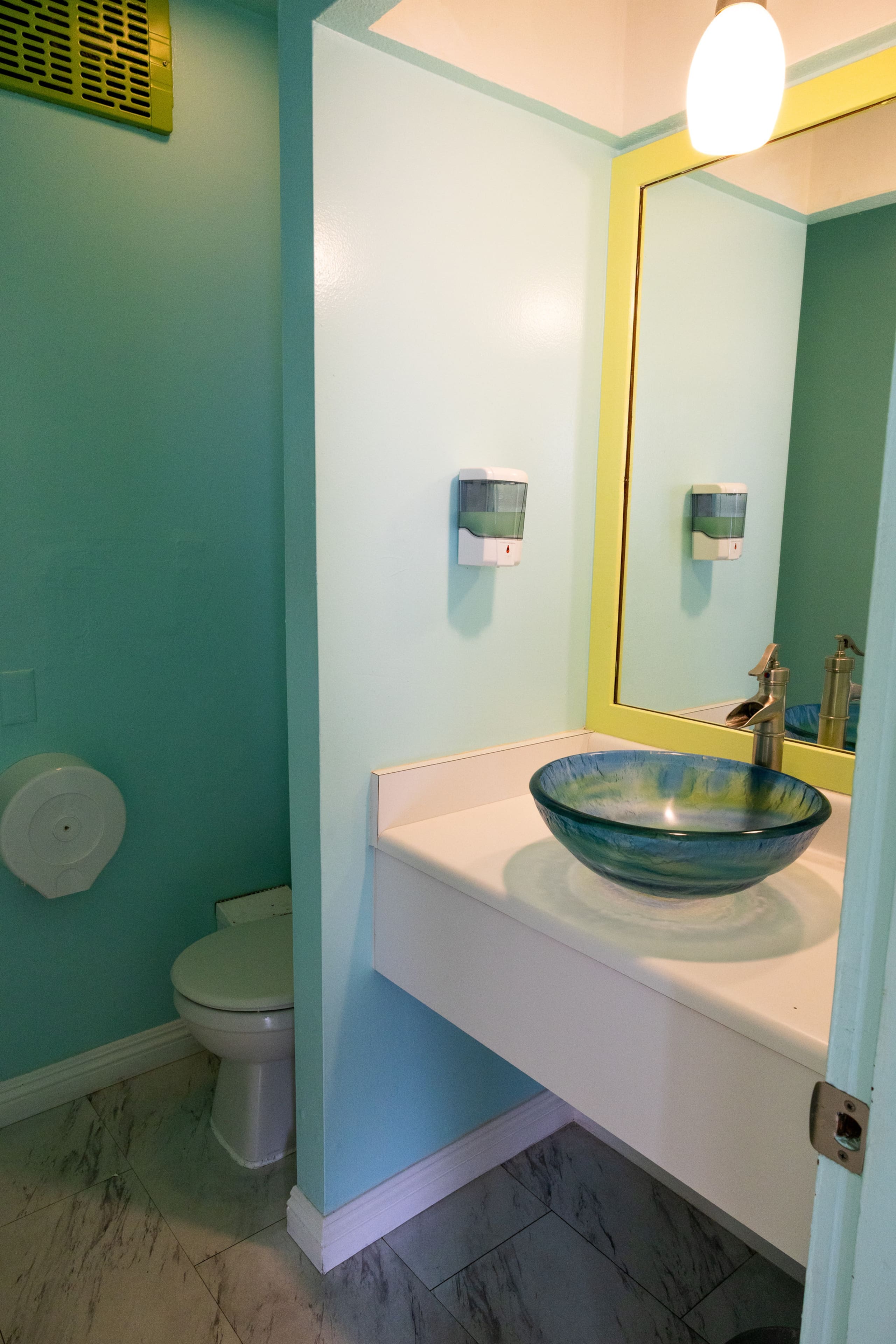 Walk to Hilo Bay~Private Suite + Fast WiFi - Photo 18