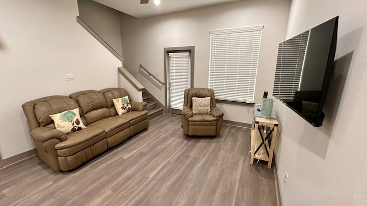 Amazing Stylish New Build Near I-10 & City Center - Westchase - Houston