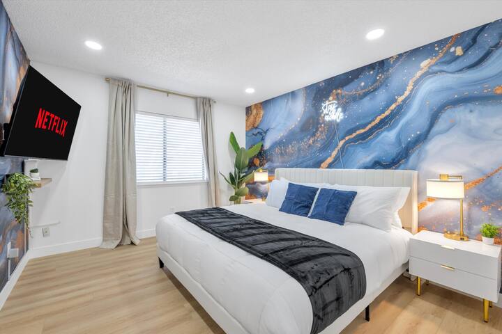 House + Casita! Sleeps 16! • Gym! • Pool & Jacuzzi gallery image 5