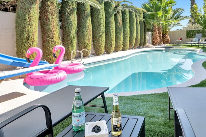 House + Casita! Sleeps 16! • Gym! • Pool & Jacuzzi