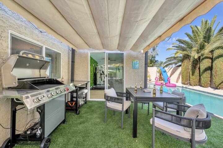 House + Casita! Sleeps 16! • Gym! • Pool & Jacuzzi gallery image 2