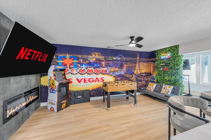 House + Casita! Sleeps 16! • Gym! • Pool & Jacuzzi gallery image 3